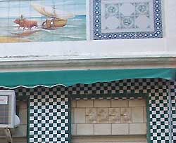 Calle de la Reina  - the place to see Valencian ceramics in Valencia, Spain